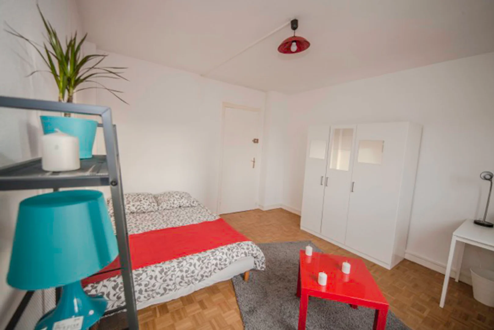 Quarto de estudante económico perto do campus em 