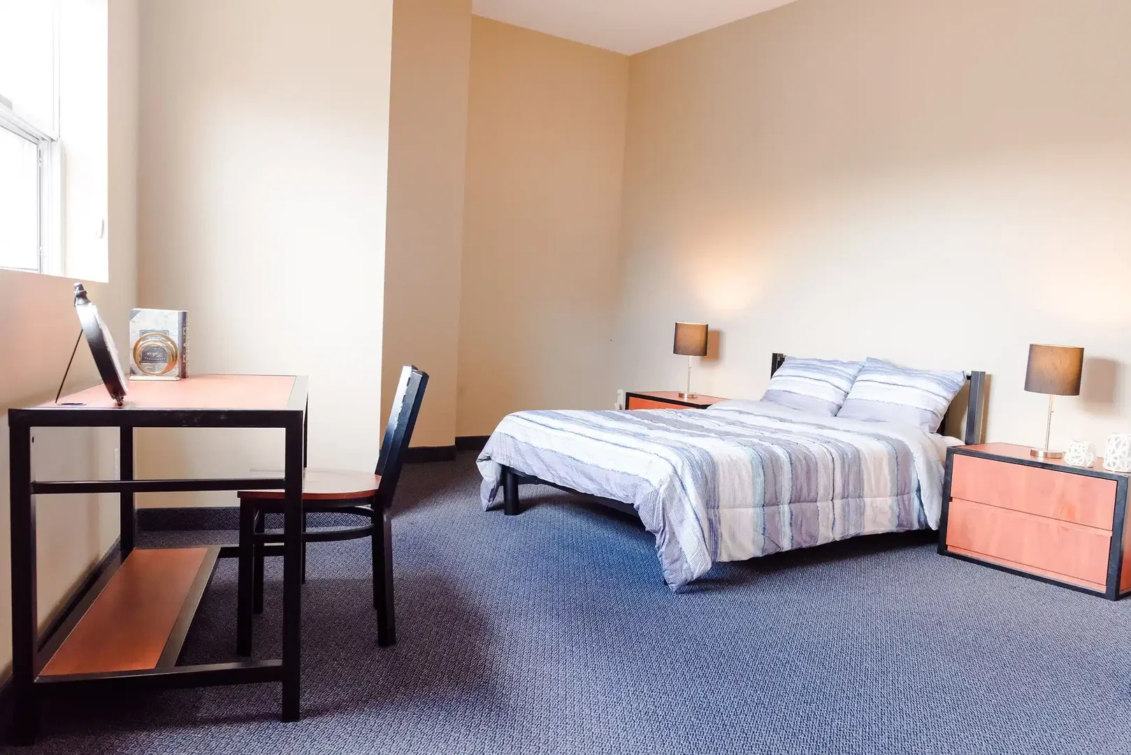 Zimmer in Studentenwohnung in  zu vermieten, voll möbliert