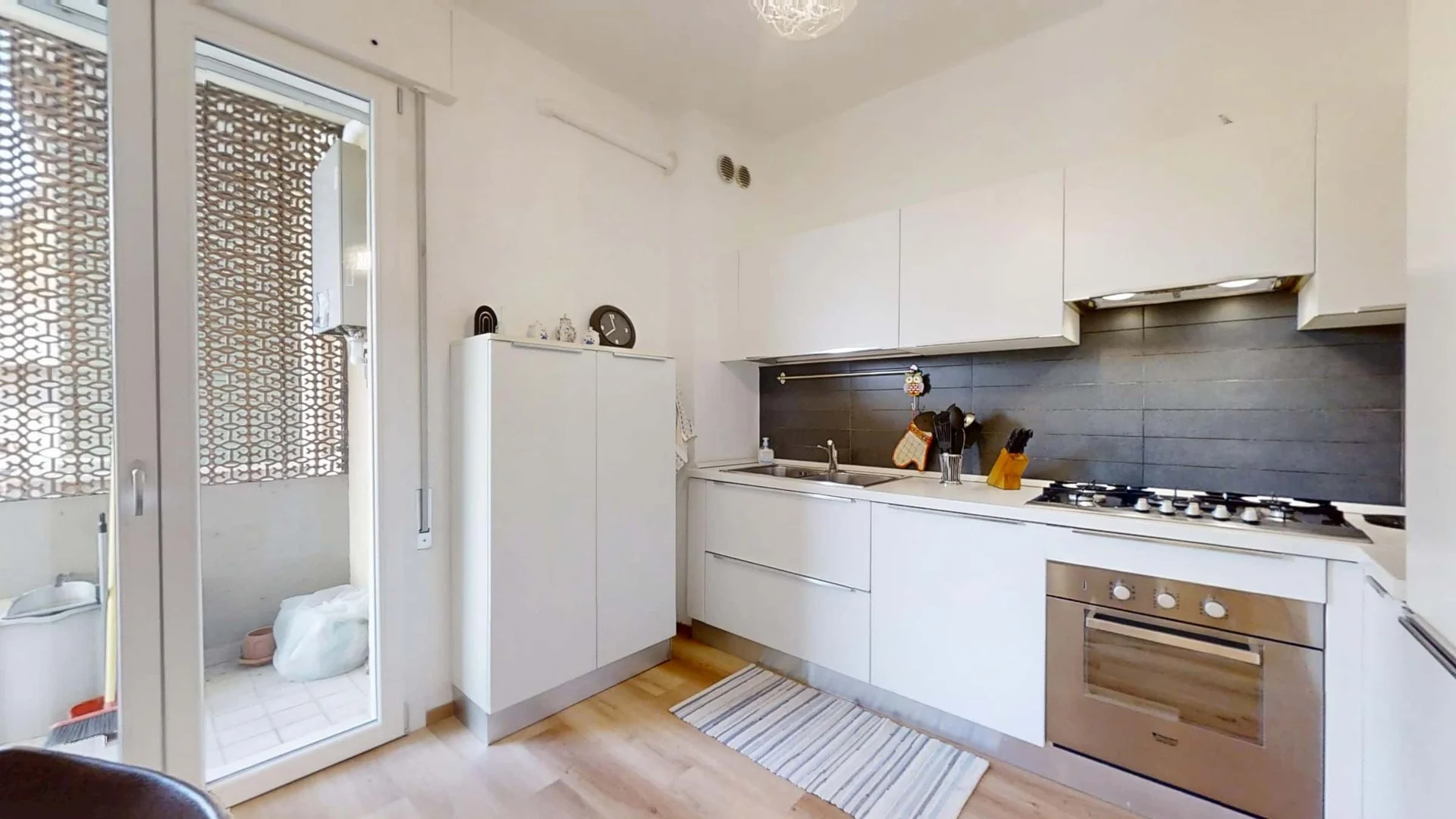 Quarto para alugar em apartamento de estudantes em , totalmente mobilado