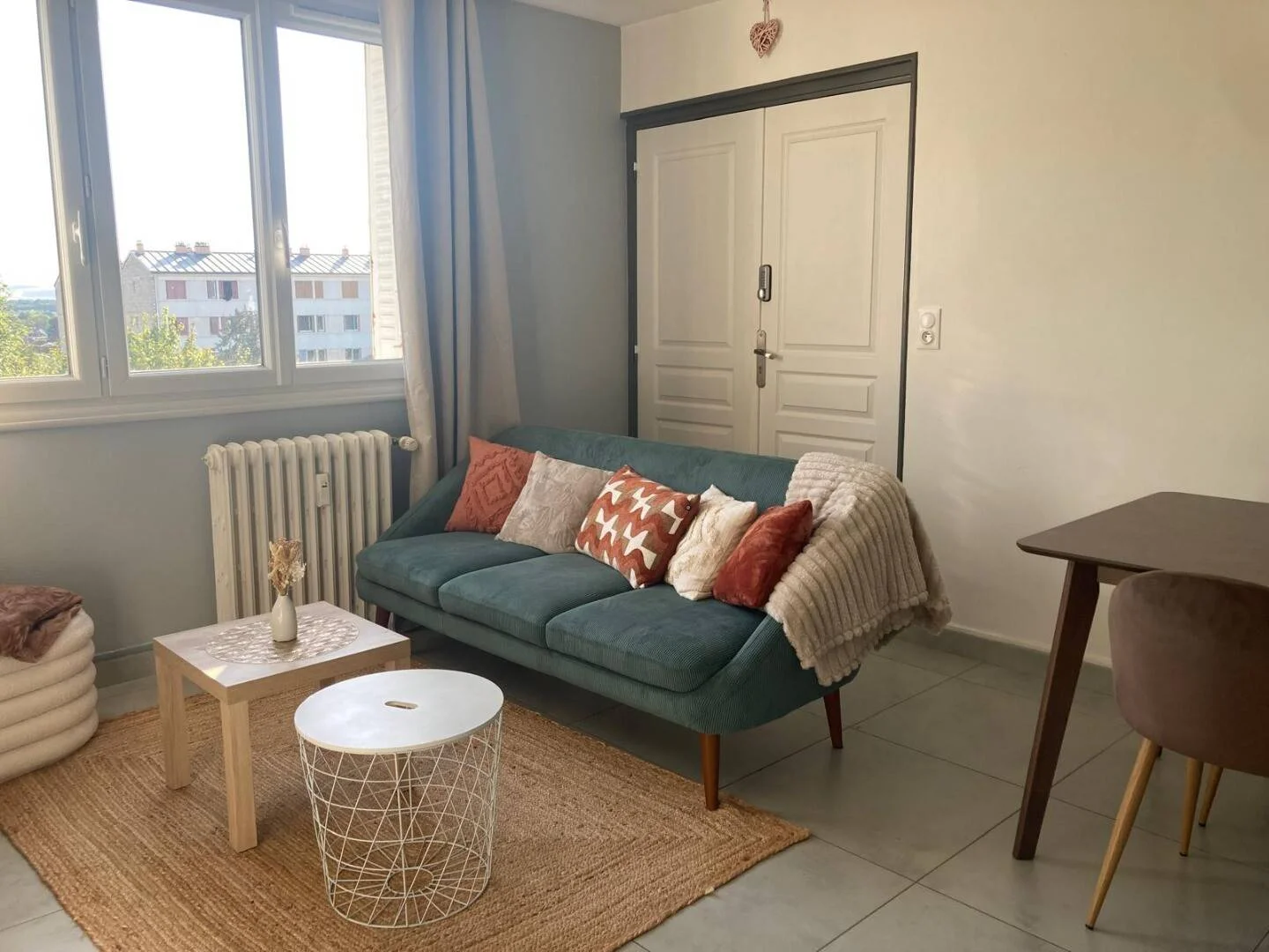 Room for rent in student apartment in , fully furnished