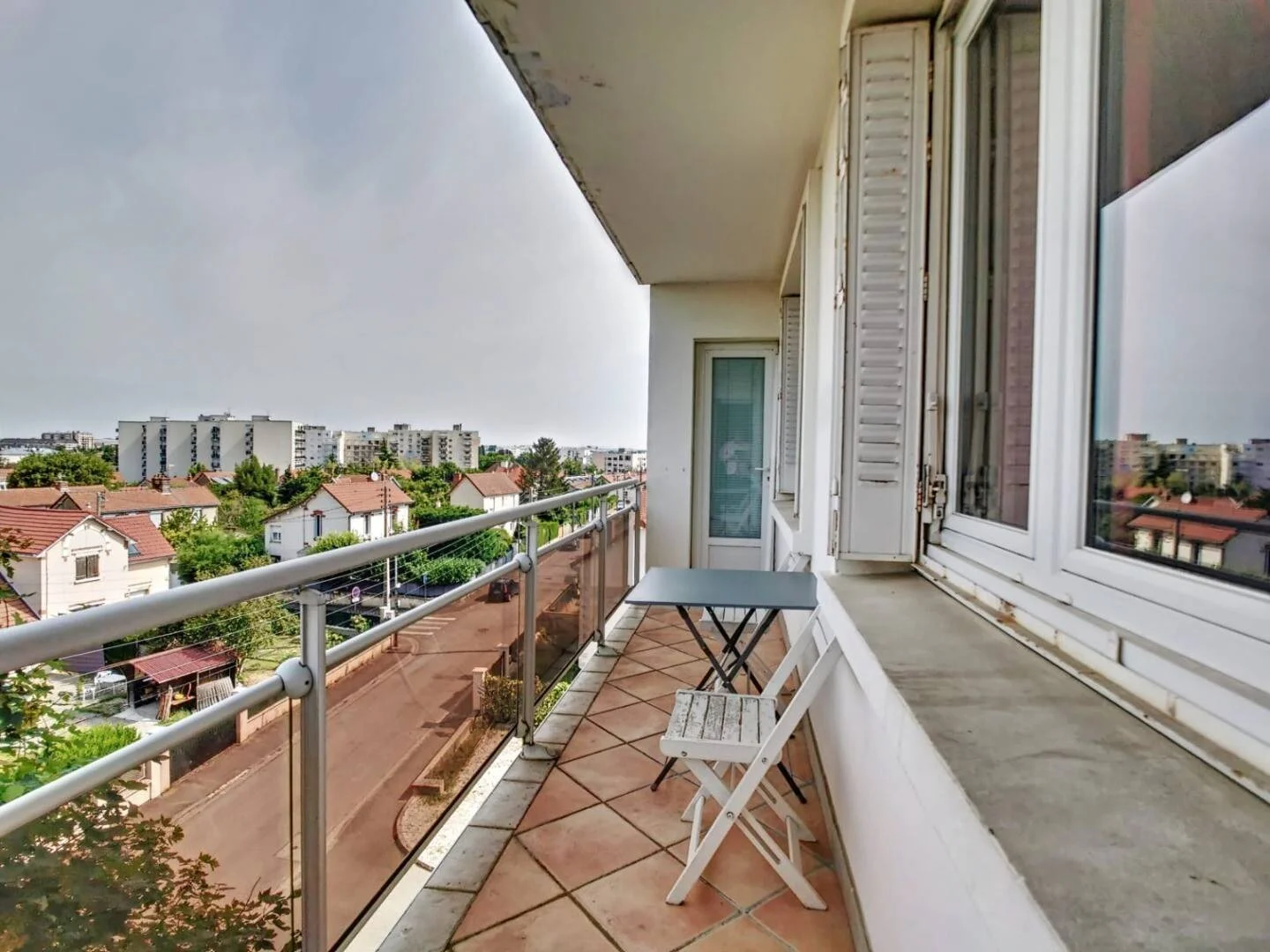 Economical student room with convenient location in 