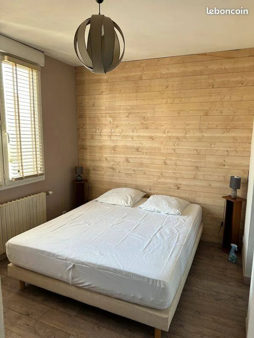 Chambre d'étudiant confortable et spacieuse dans 
