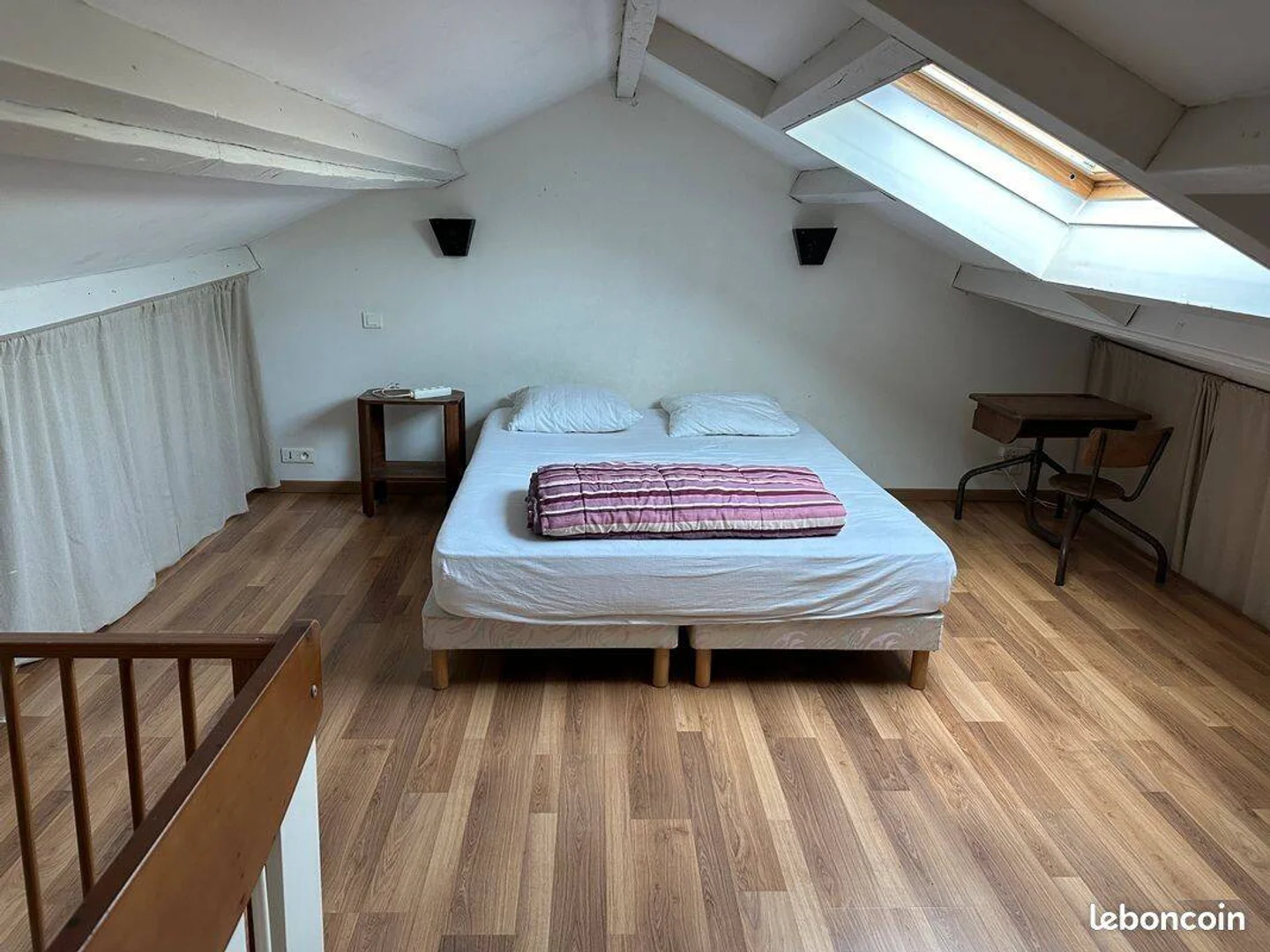 Chambre d'étudiant lumineuse et aérée avec accès facile à l'université dans 