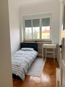 Quarto privado em Avenida Estados Unidos da América, imagem 1 de 10