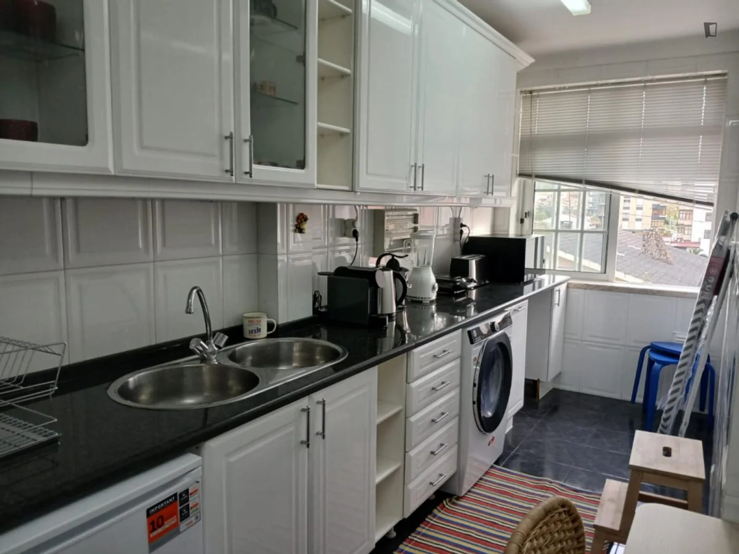 Quarto amigo do estudante em com comodidades modernas