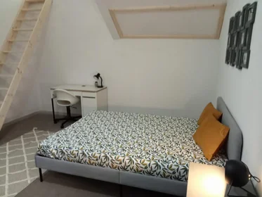 Private room at Avenida Sá da Bandeira, image 1 of 10