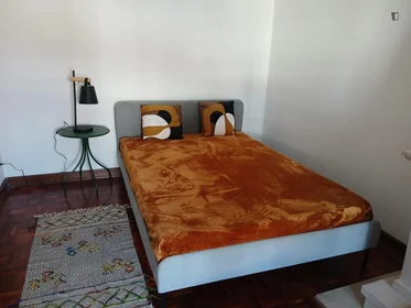 Quarto privado em R. Octaviano de Sá, imagem 1 de 10