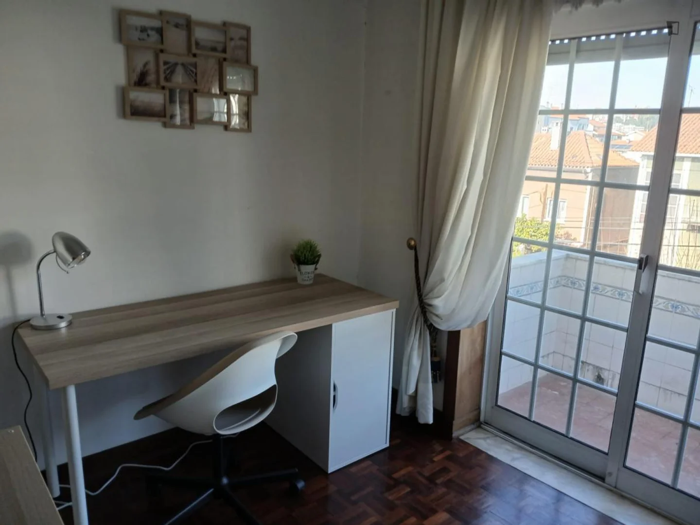 Quarto de estudante funcional perfeito para estudar em