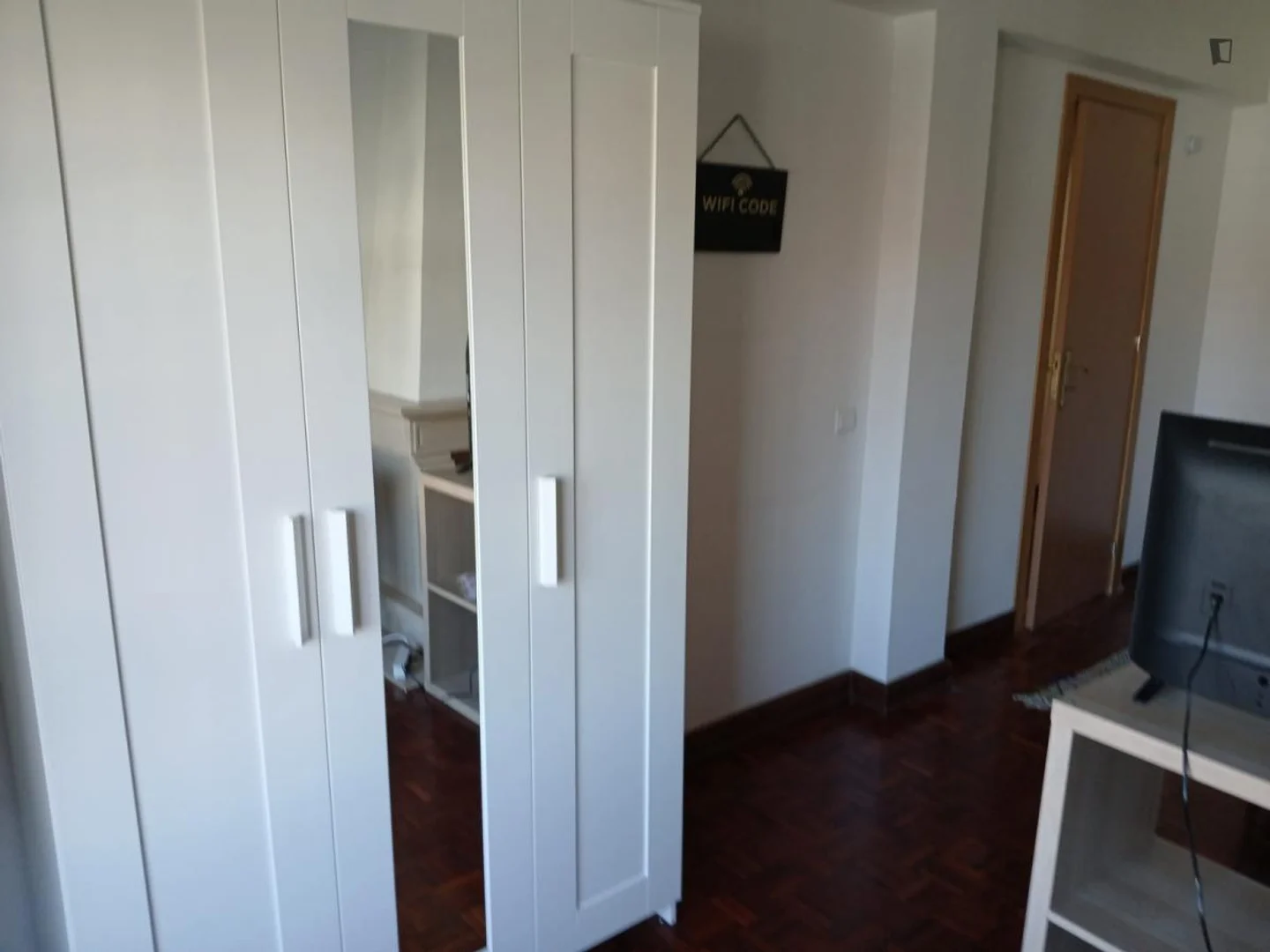 Quarto de estudante funcional perfeito para estudar em