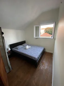 Private room at Rua Cónego Ferreira Pinto, image 1 of 10