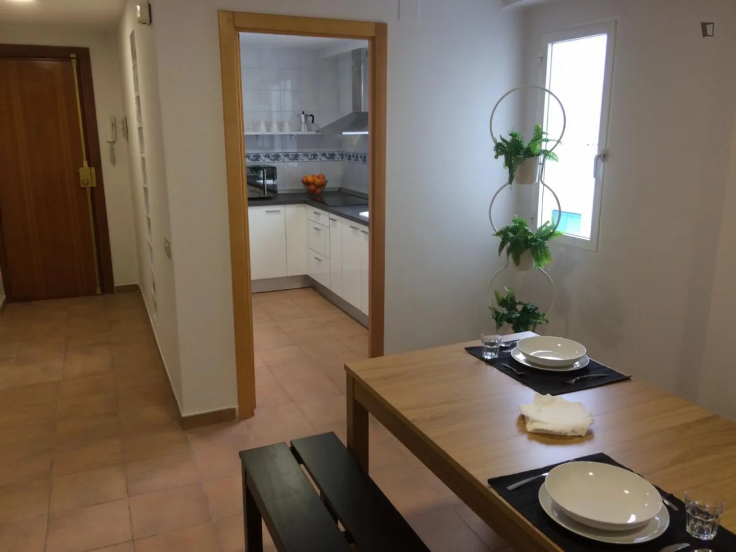 Bright and airy student room with easy university access in 