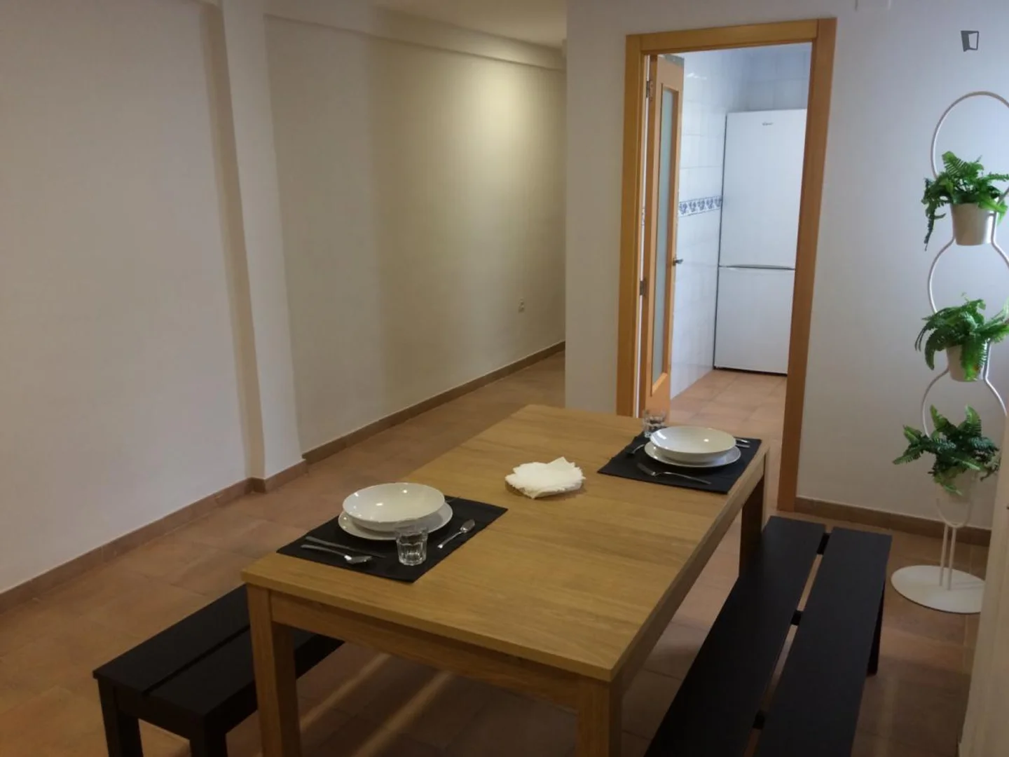 Bright and airy student room with easy university access in 