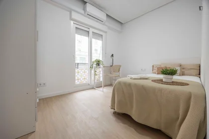 Private room at Carrer d'Emili Baró, image 1 of 19