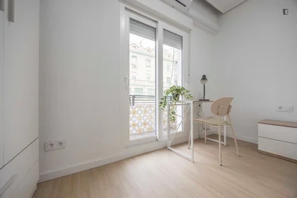 Private room at Carrer d'Emili Baró, image 2 of 19