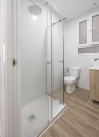 Private room at Carrer d'Emili Baró, image 17 of 19