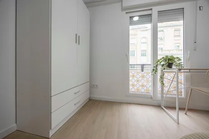 Private room at Carrer d'Emili Baró, image 5 of 19