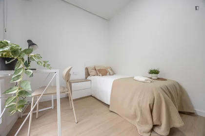 Private room at Carrer d'Emili Baró, image 6 of 19
