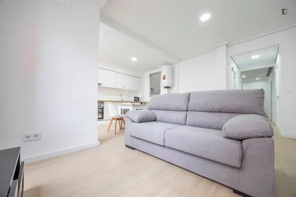 Private room at Carrer d'Emili Baró, image 8 of 19