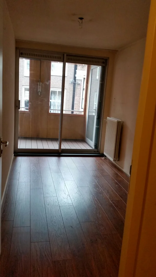 Habitación estudiantil amplia y cómoda en 