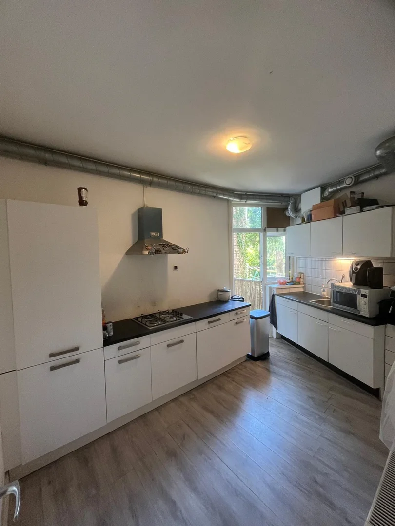 Comfortable and spacious student room in 