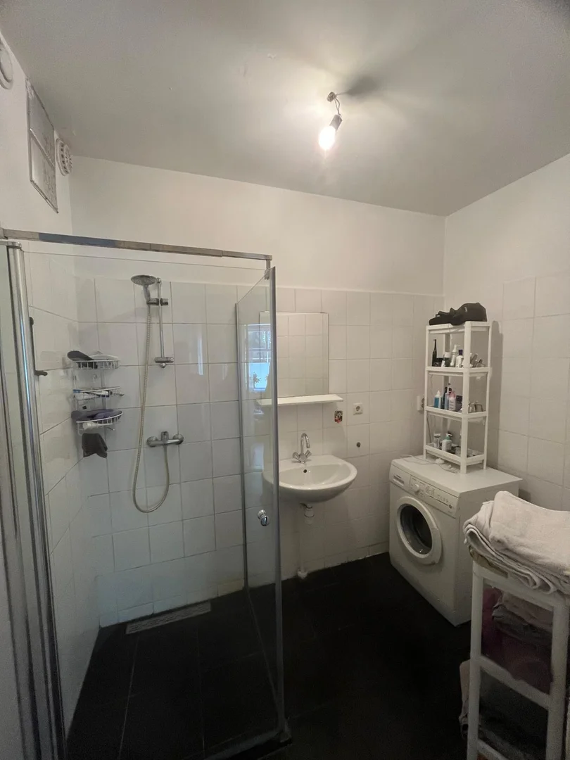 Room for rent in student apartment in , fully furnished