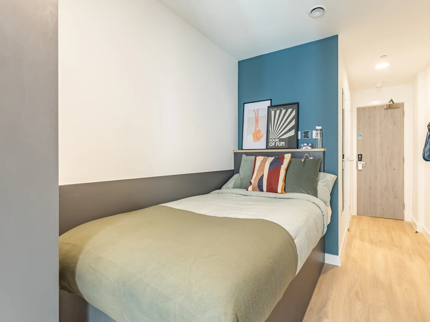 Bright and airy student room with easy university access in 