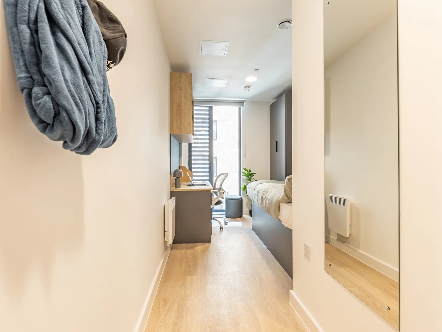 Bright and airy student room with easy university access in 