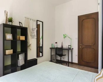 Quarto barato em {area}