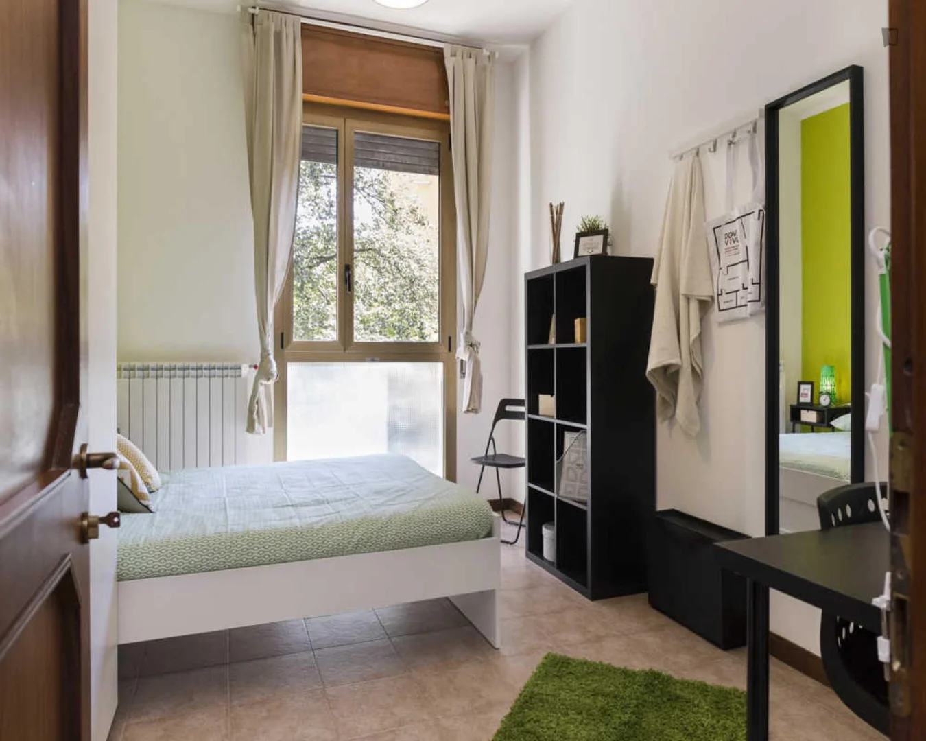 Quarto para alugar em apartamento de estudantes em , totalmente mobilado
