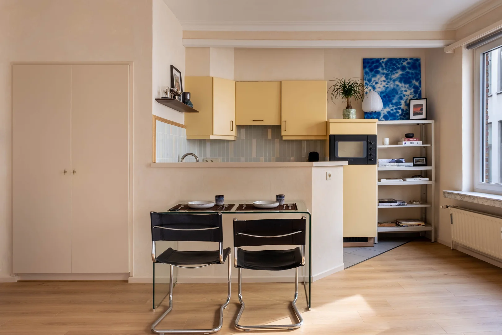 Habitación asequible para estudiantes con buena iluminación en