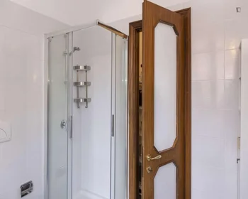 Habitación privada en Viale Giovanni Vicini, imagen 31 de 41