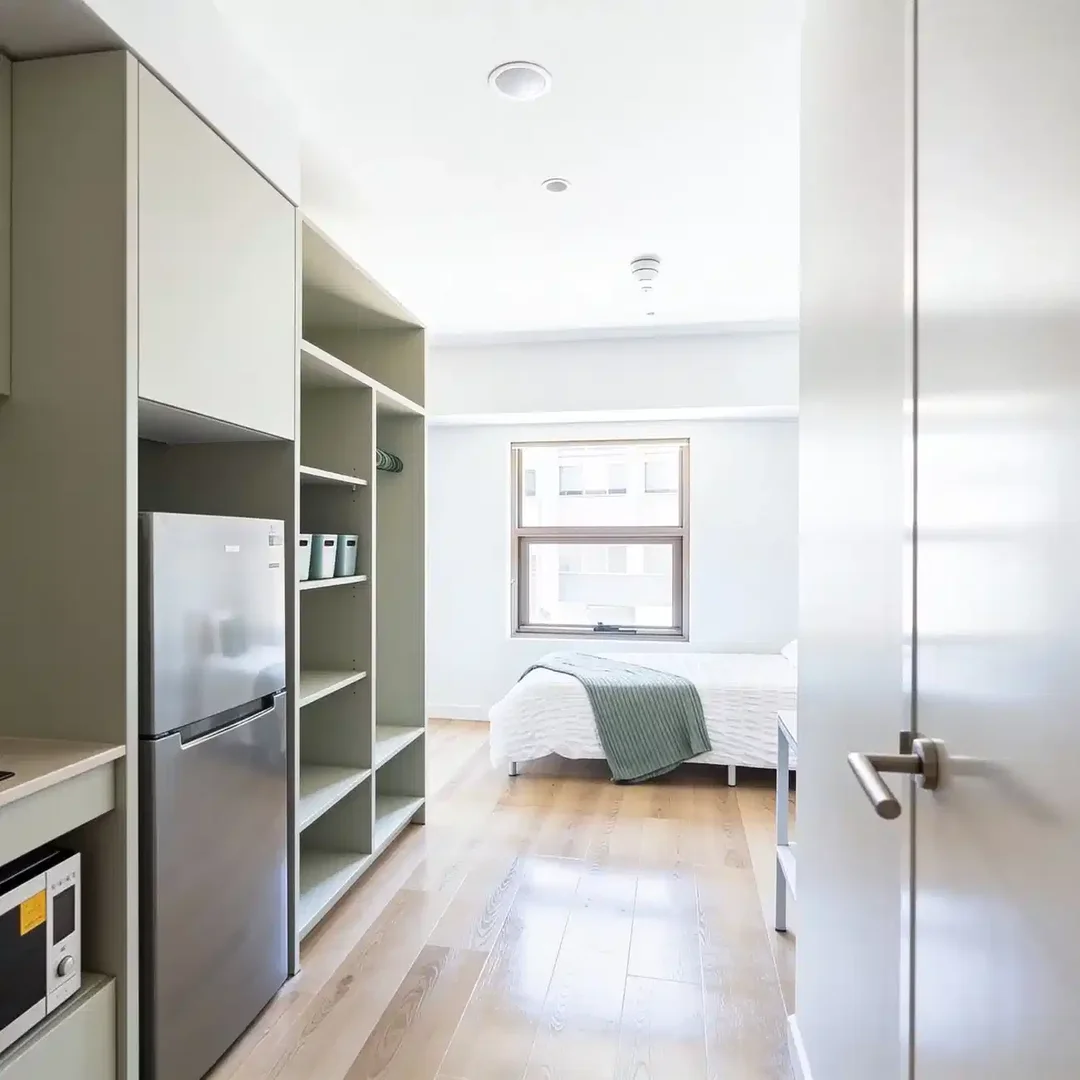'de etkili düzene sahip minimalist öğrenci stüdyosu