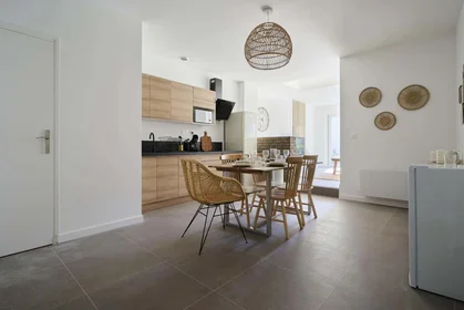 Chambre privée à 78 Rue Saint-Géry, 59300 Valenciennes, France, image 19 de 25