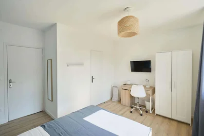 Chambre privée à 78 Rue Saint-Géry, 59300 Valenciennes, France, image 3 de 25