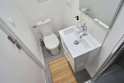 Chambre privée à 78 Rue Saint-Géry, 59300 Valenciennes, France, image 6 de 25