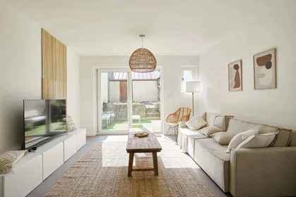 Chambre privée à 78 Rue Saint-Géry, 59300 Valenciennes, France, image 10 de 25