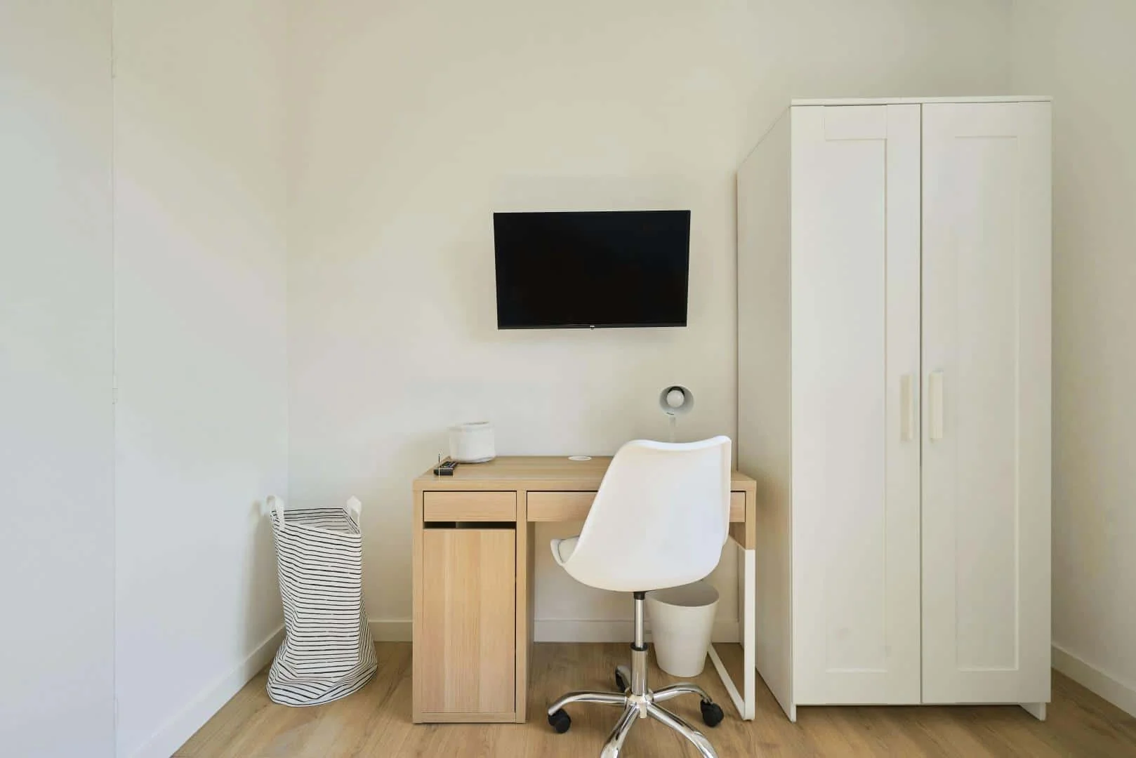 Chambre confortable pour étudiants disponible dans