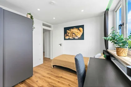 Chambre privée à Aschenbrennerstraße, 80933 München-Feldmoching-Hasenbergl, Germany, image 1 de 18