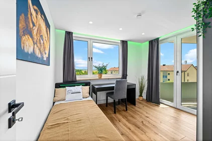Chambre privée à Aschenbrennerstraße, 80933 München-Feldmoching-Hasenbergl, Germany, image 2 de 18