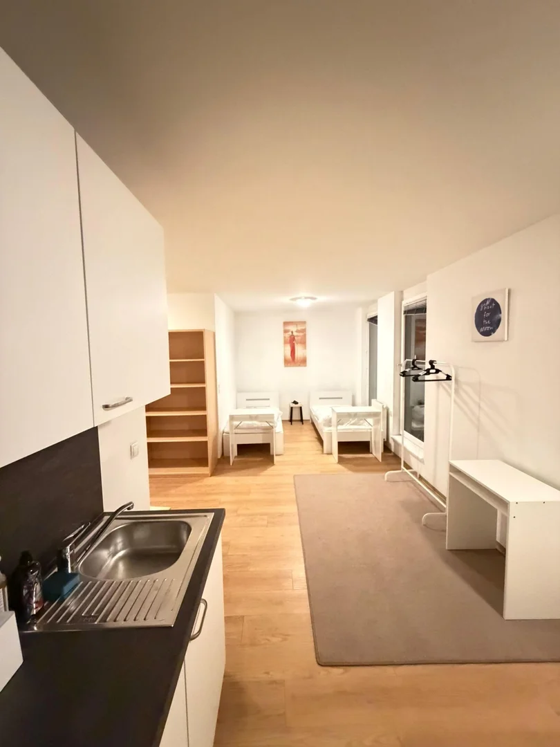 Tokiostraße 12
