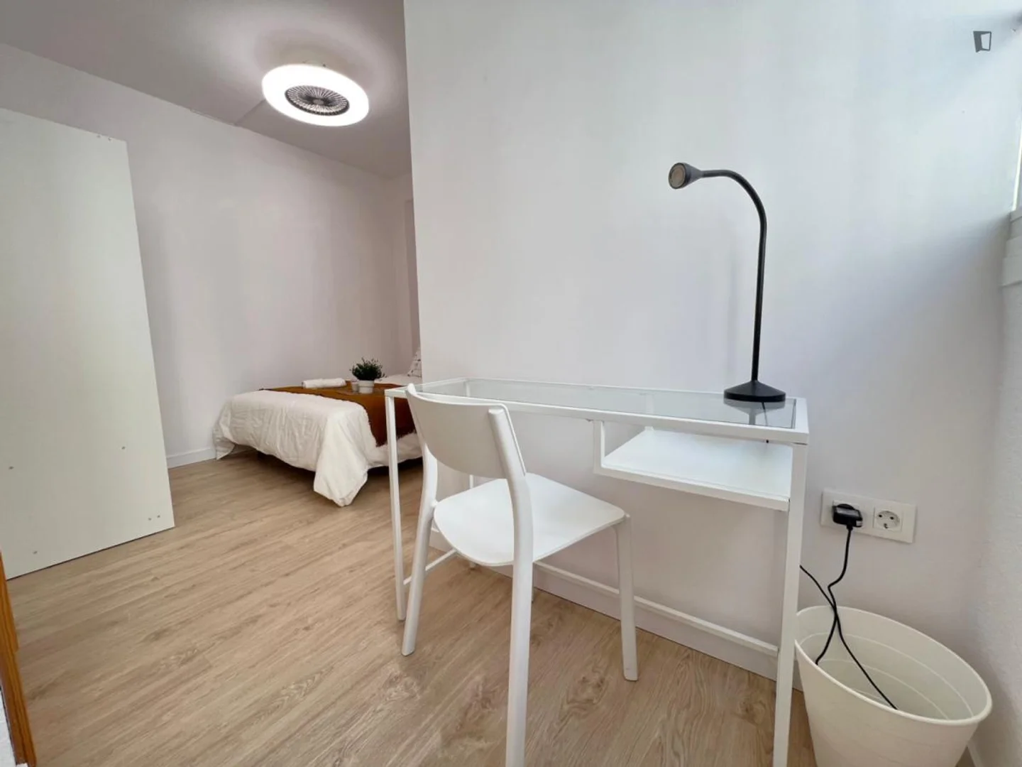 Habitación estudiantil amplia y cómoda en 