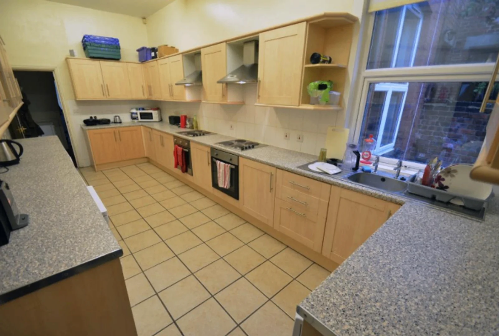 124 Belle Vue Rd, Leeds LS3 1HF, UK