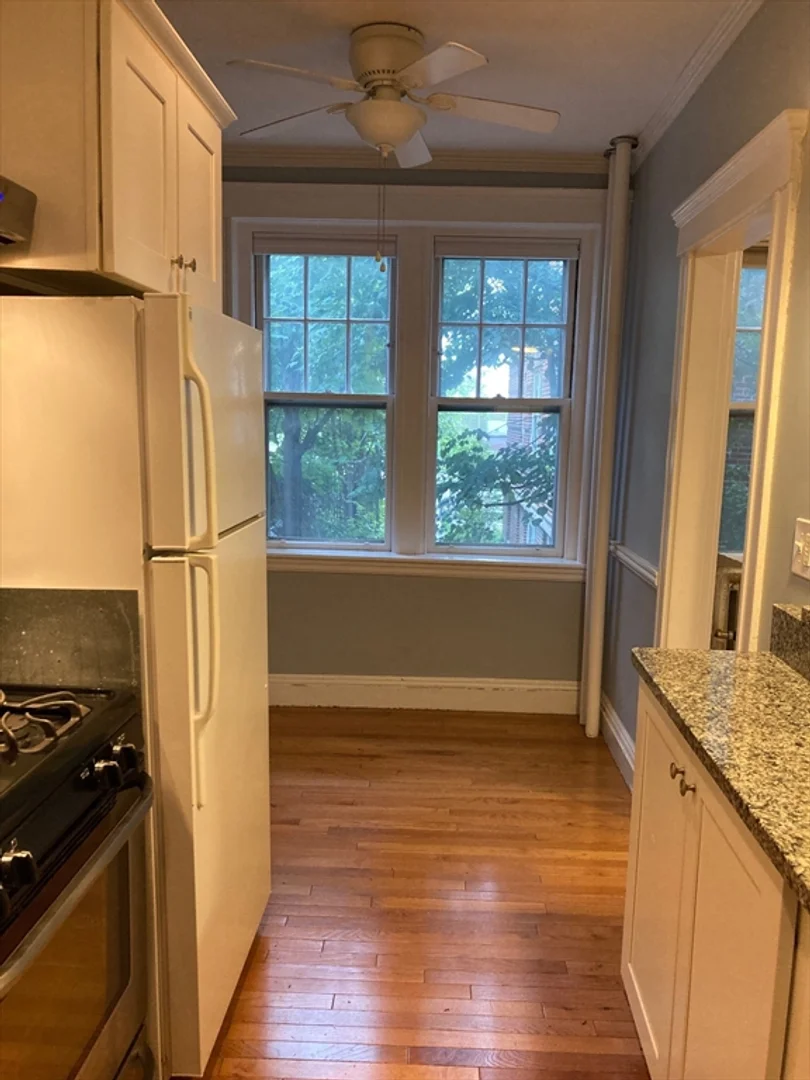 1699, Cambridge St., Unit 8, Mid Cambridge, Cambridge, MA, 02138