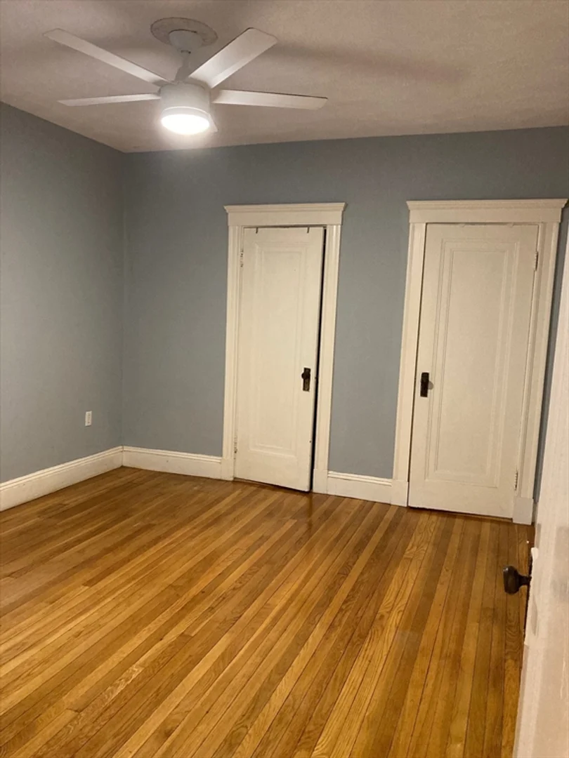 1699, Cambridge St., Unit 8, Mid Cambridge, Cambridge, MA, 02138
