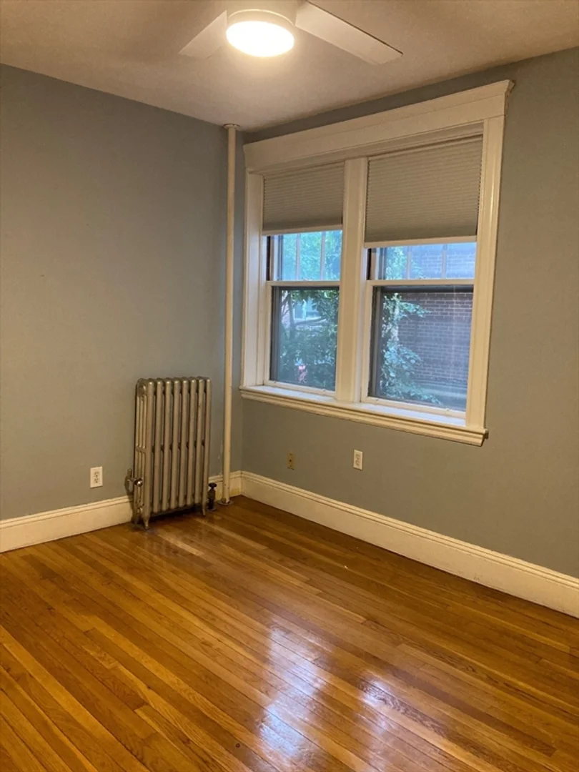 1699, Cambridge St., Unit 8, Mid Cambridge, Cambridge, MA, 02138