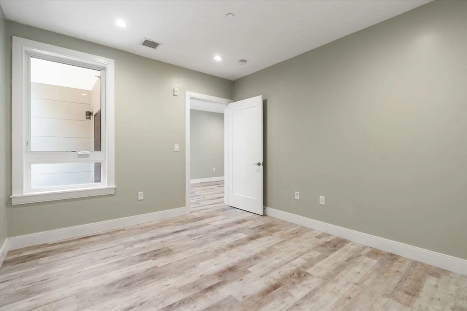 1457, Tremont St., Unit 210, Mission Hill, Boston, MA, 02120