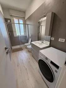 Habitación privada en Via Ermete Zacconi, imagen 12 de 15