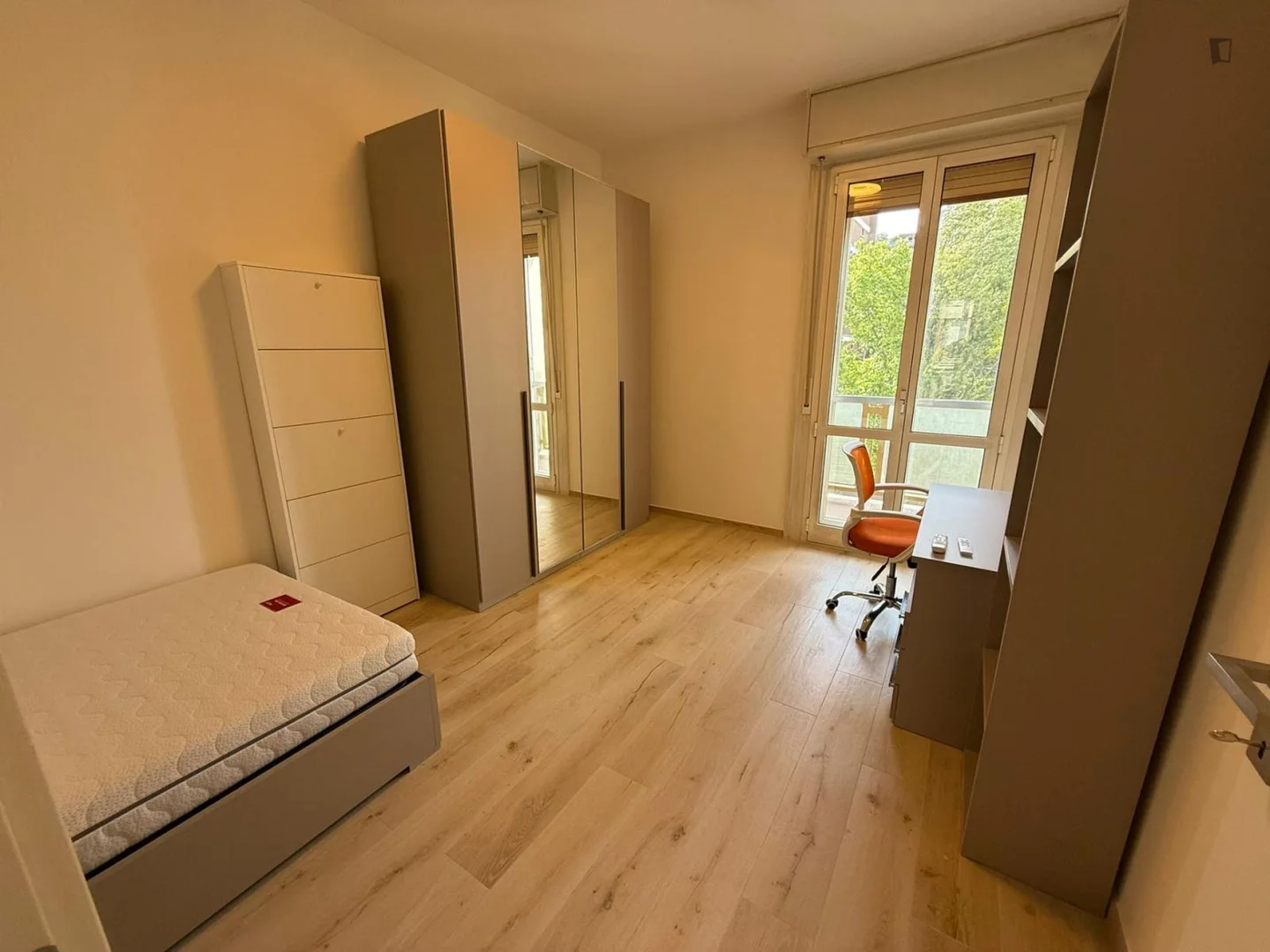 Habitación para estudiantes en  con área de estudio y facilidades compartidas