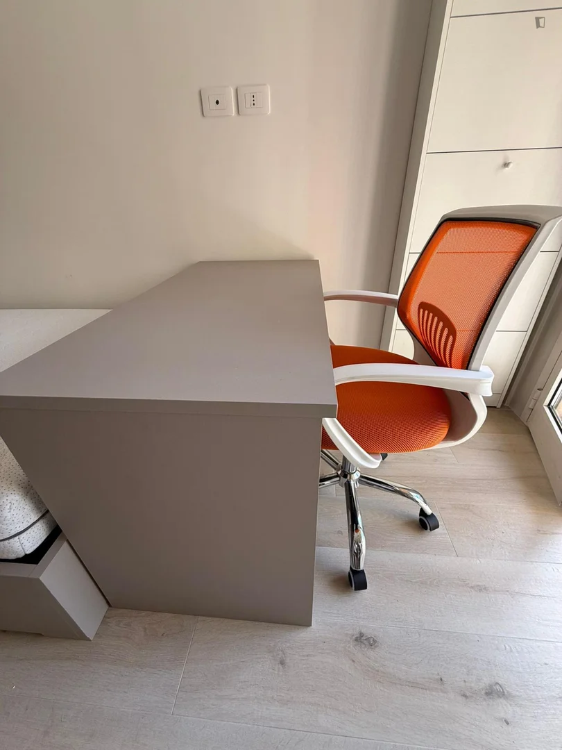 Habitación asequible para estudiantes con buena iluminación en 