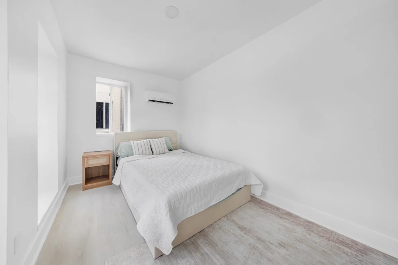 Chambre abordable pour les étudiants avec un bon éclairage dans 